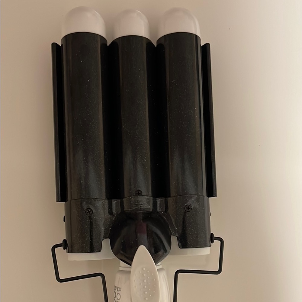 Black Triple Barrel Hair Curler